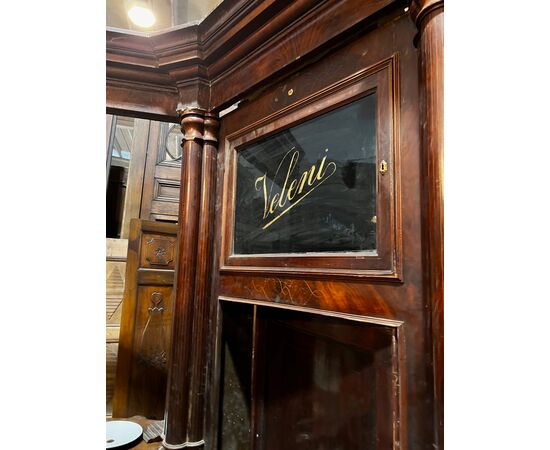 LIB160 - Farmacia in noce, con colonne e due porte, epoca '800, misure metri lineari 9,34 x H 2,84