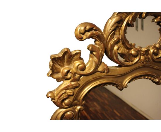 Finely carved and gilded wooden wall mirror - 19th century