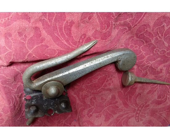 Elegantly worked iron snake-shaped knocker     