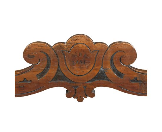 Pair of noble benches in carved solid walnut. Northern Italy, 17th century.