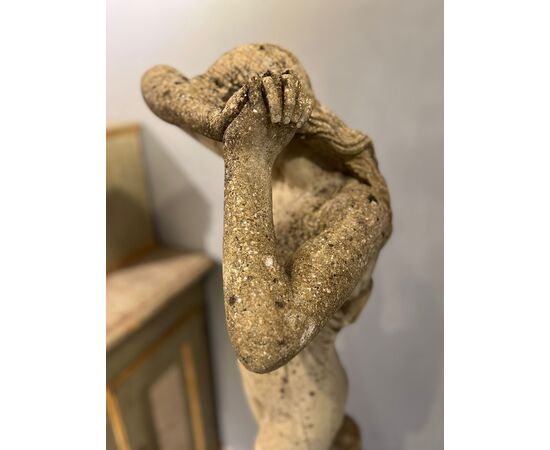 Scultura raffigurante figura femminile