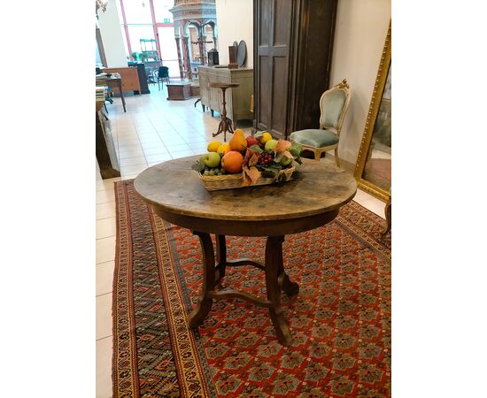 Tavolino ovale Art Nouveau in noce massello