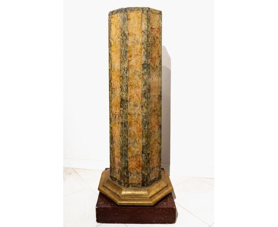 Colonna ottagonale in legno dipinto a finto marmo - Primo novecento