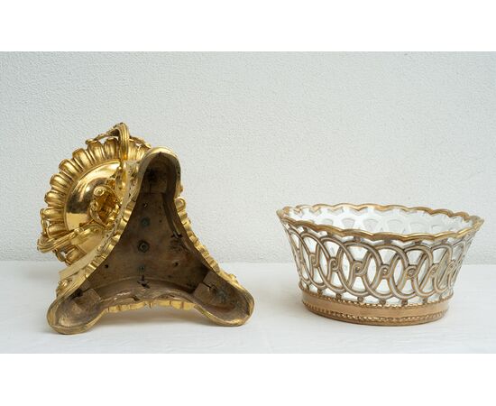 Centrotavola antico Napoleone III in bronzo dorato e porcellana di Meissen appartenente alla seconda metà del XIX secolo.