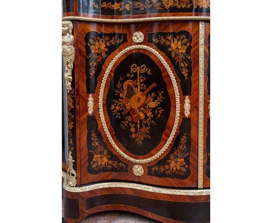 Credenza antica Napoleone III Francese in legni esotici pregiati con innesti di elementi in bronzo dorato. Periodo XIX secolo.