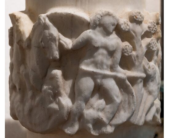 Altorilievo circolare in marmo con scena di caccia e corteo a cavallo - XVII/XVIII secolo