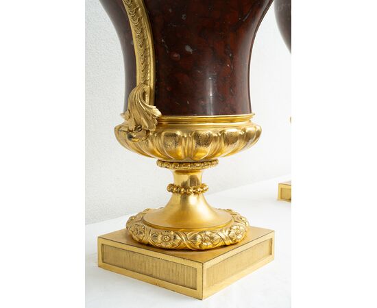 Pair of antique Napoleon III vases in gilded bronze and Griotte red marble. France, 19th century.