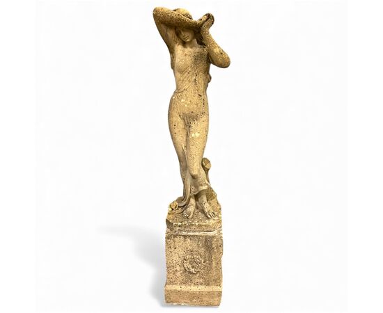 Scultura raffigurante figura femminile