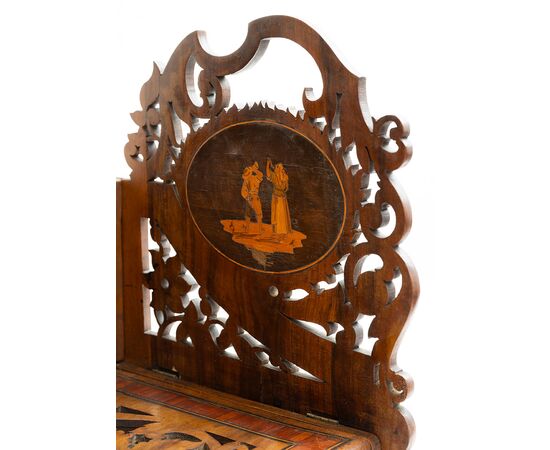 Portalettere antico Sorrentino in legno di ulivo. Periodo XIX secolo.