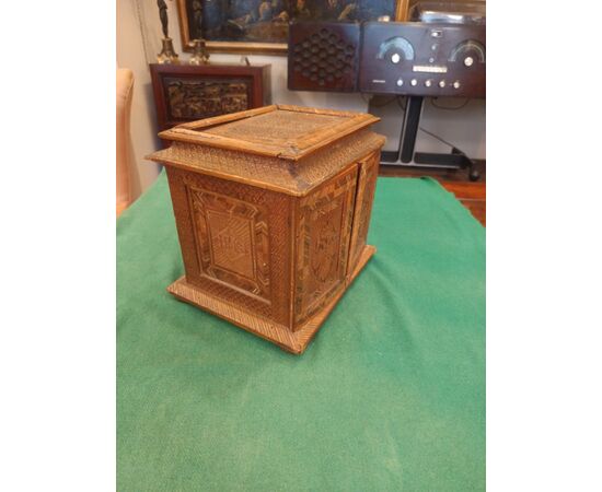 Antico monetiere asiatico