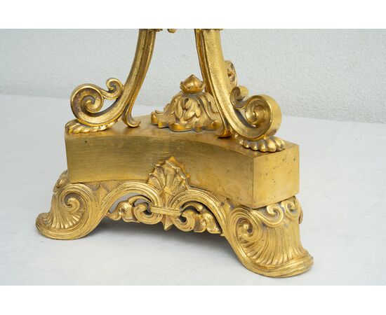 Centrotavola antico Napoleone III in bronzo dorato e porcellana di Meissen appartenente alla seconda metà del XIX secolo.