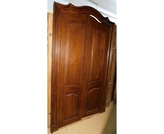 pti579 walnut door with curved frame, max. h 213 x 128 cm,     