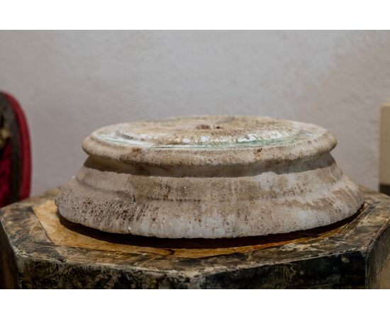 Altorilievo circolare in marmo con scena di caccia e corteo a cavallo - XVII/XVIII secolo