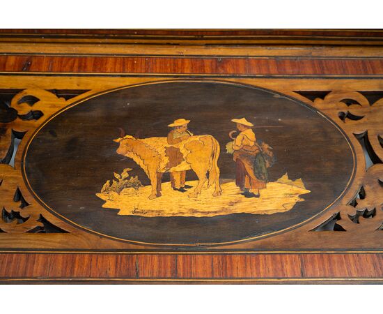 Portalettere antico Sorrentino in legno di ulivo. Periodo XIX secolo.