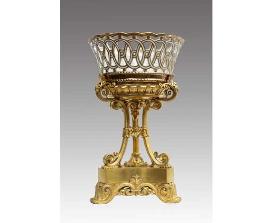 Centrotavola antico Napoleone III in bronzo dorato e porcellana di Meissen appartenente alla seconda metà del XIX secolo.