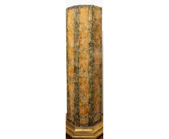 Colonna ottagonale in legno dipinto a finto marmo - Primo novecento