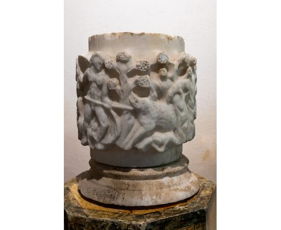 Altorilievo circolare in marmo con scena di caccia e corteo a cavallo - XVII/XVIII secolo