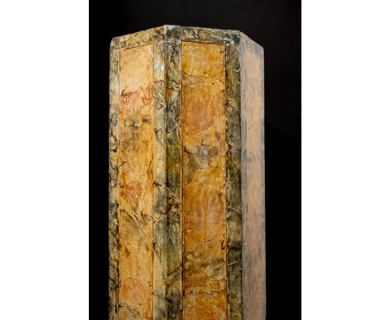 Colonna ottagonale in legno dipinto a finto marmo - Primo novecento