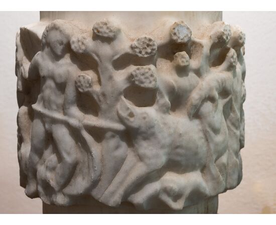 Altorilievo circolare in marmo con scena di caccia e corteo a cavallo - XVII/XVIII secolo