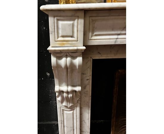 CHM602 - Antique Carrara white marble fireplace, 19th century, measures cm L 133 x D 35 x H 100