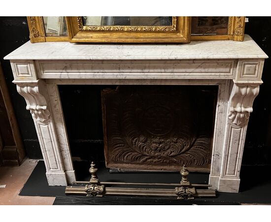 CHM602 - Antique Carrara white marble fireplace, 19th century, measures cm L 133 x D 35 x H 100