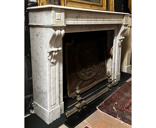 CHM602 - Antique Carrara white marble fireplace, 19th century, measures cm L 133 x D 35 x H 100