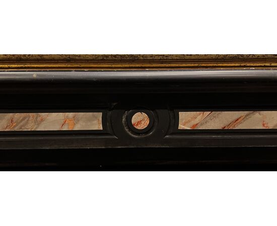 CHM901 - Camino in marmo nero con intarsi, epoca '800, misure cm L 144 x P 37 x H 107