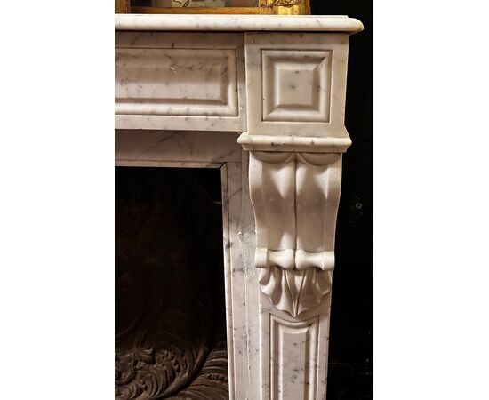 CHM602 - Antique Carrara white marble fireplace, 19th century, measures cm L 133 x D 35 x H 100