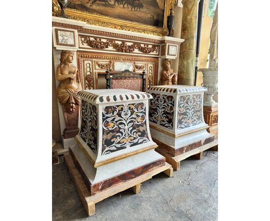 
Coppia di Basamenti in Marmo Intarsiato, Italia XIX Secolo