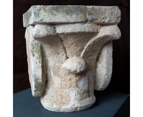 Capitello in pietra scolpito - XVI secolo