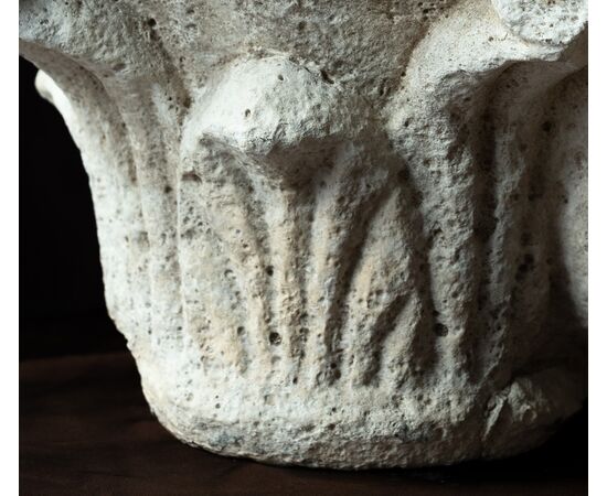 Capitello in pietra scolpito - XIV secolo