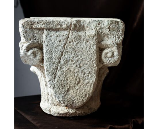 Capitello in pietra scolpito - XIV secolo