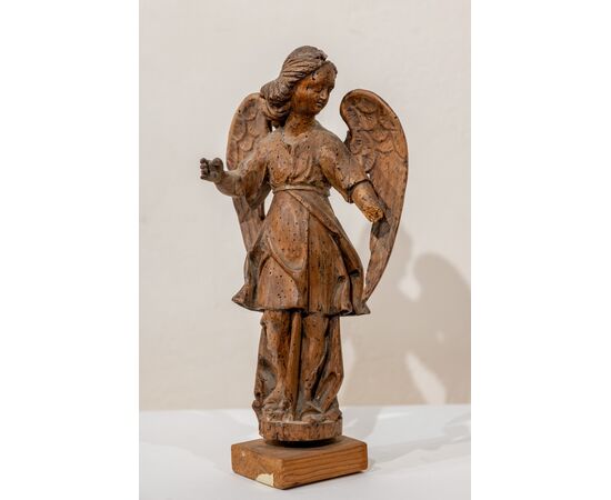 Angelo in legno - piccole mancanze - XVI secolo