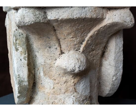 Capitello in pietra scolpito - XVI secolo