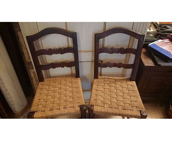 Bella coppia di sedie a rocchetta in noce piemontese