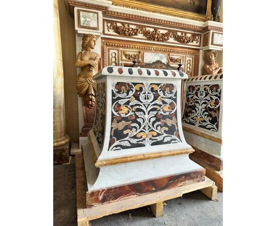 
Coppia di Basamenti in Marmo Intarsiato, Italia XIX Secolo