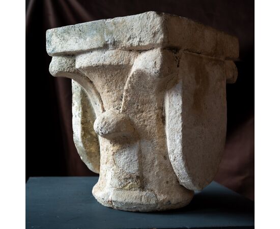 Capitello in pietra scolpito - XVI secolo