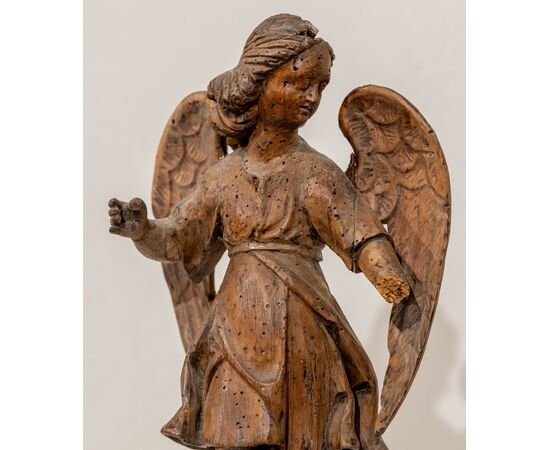 Angelo in legno - piccole mancanze - XVI secolo