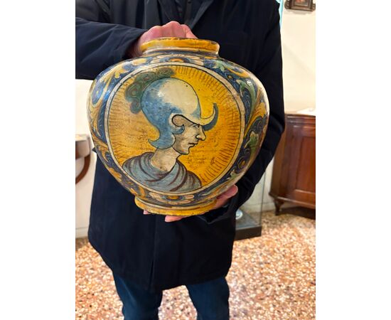 Grande boccia in maiolica , manifattura Di Bartolo , Caltagirone XIX secolo