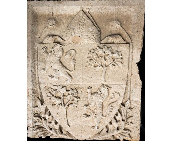 Stemma nobiliare vescovile in pietra - XV secolo
