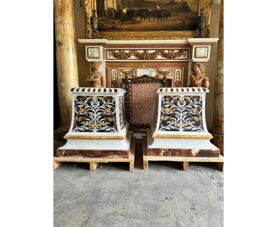 
Coppia di Basamenti in Marmo Intarsiato, Italia XIX Secolo
