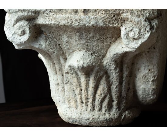 Capitello in pietra scolpito - XIV secolo