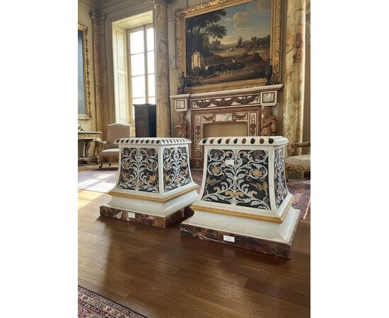 
Coppia di Basamenti in Marmo Intarsiato, Italia XIX Secolo