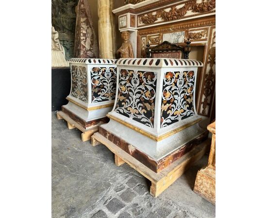 
Coppia di Basamenti in Marmo Intarsiato, Italia XIX Secolo