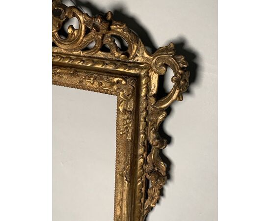 Carved and gilded wooden frame. Venice, 18th century.