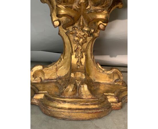 Consolle in legno intagliato e dorato. - Intagliatore fiorentino su disegno di Giovanni Battista Foggini (1655-1725). Firenze, XVII-XVIII secolo.