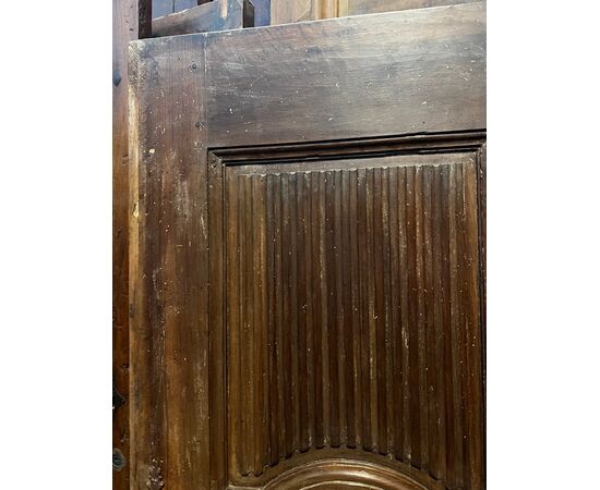 PTCI550 - Walnut door, 19th century, dimensions cm W 81 x H 195