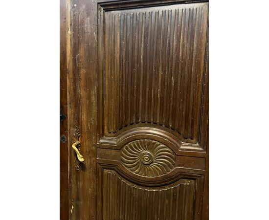 PTCI550 - Walnut door, 19th century, dimensions cm W 81 x H 195