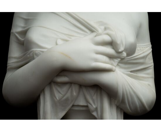 Scultura antica in marmo bianco statuario raffigurante Madame Recamier. Francia XIX secolo.