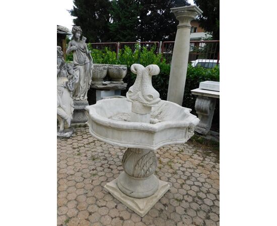 dars 274 fontana in marmo bianco,mis. 100 x 100 h cm 125 tot